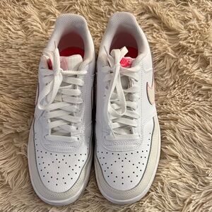 Nike Women's White and Pink Athletic Sneakers